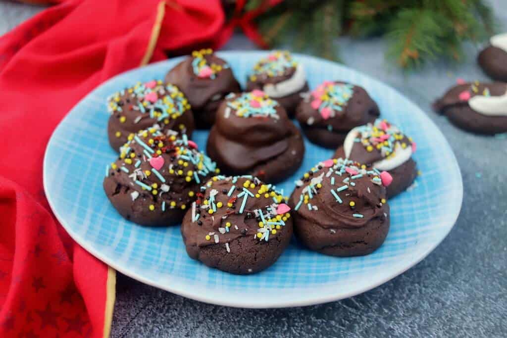 Hot cocoa cookies with sprinkles and vanilla.