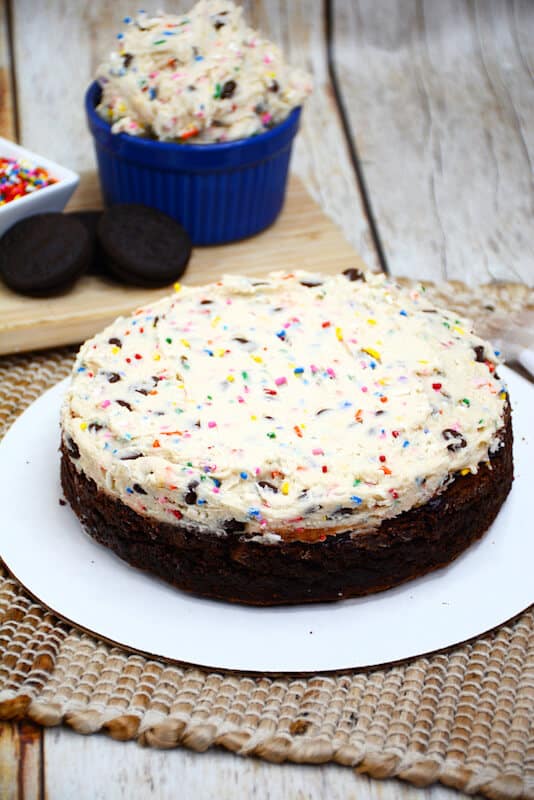 Sprinkle layer on a brownie cake.